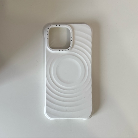 CASETiFY Ripple Case - Picture 3 of 5